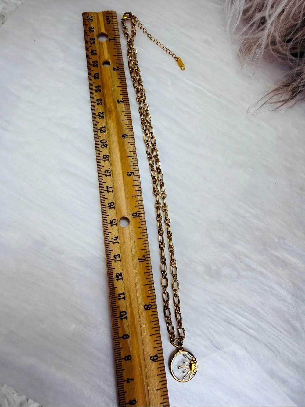 K18 Stamped Gold Tone Sun Medallion Pendant Necklace Textured Link Chain